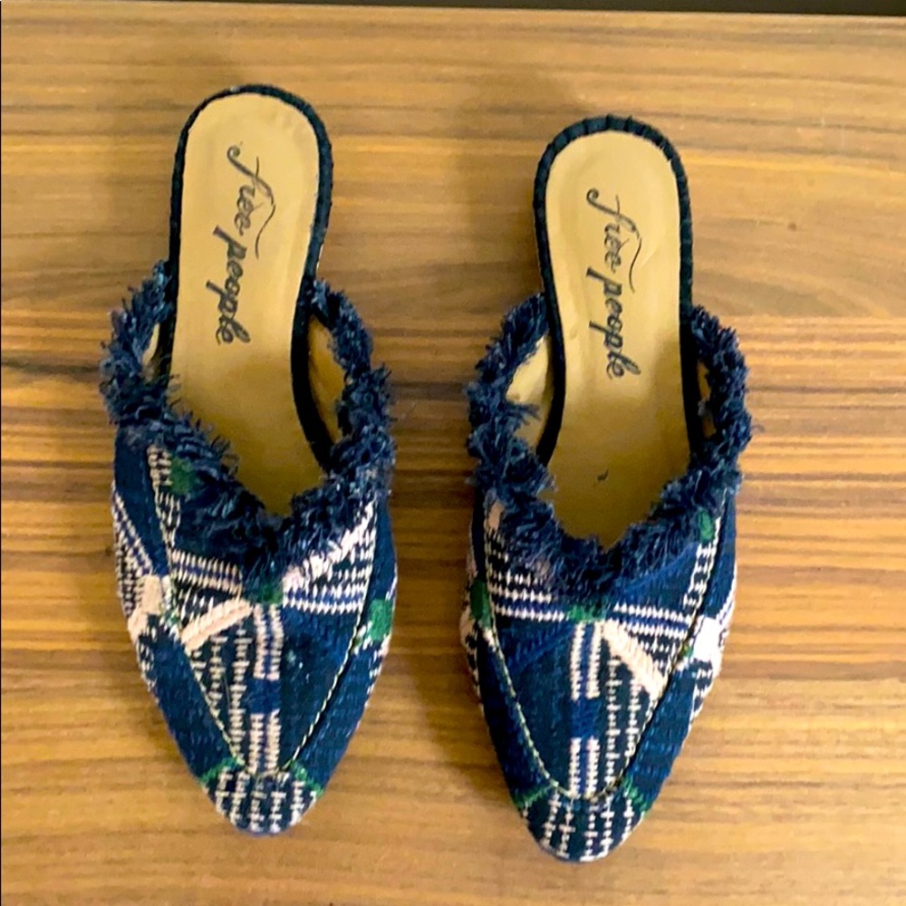 Free People Slides